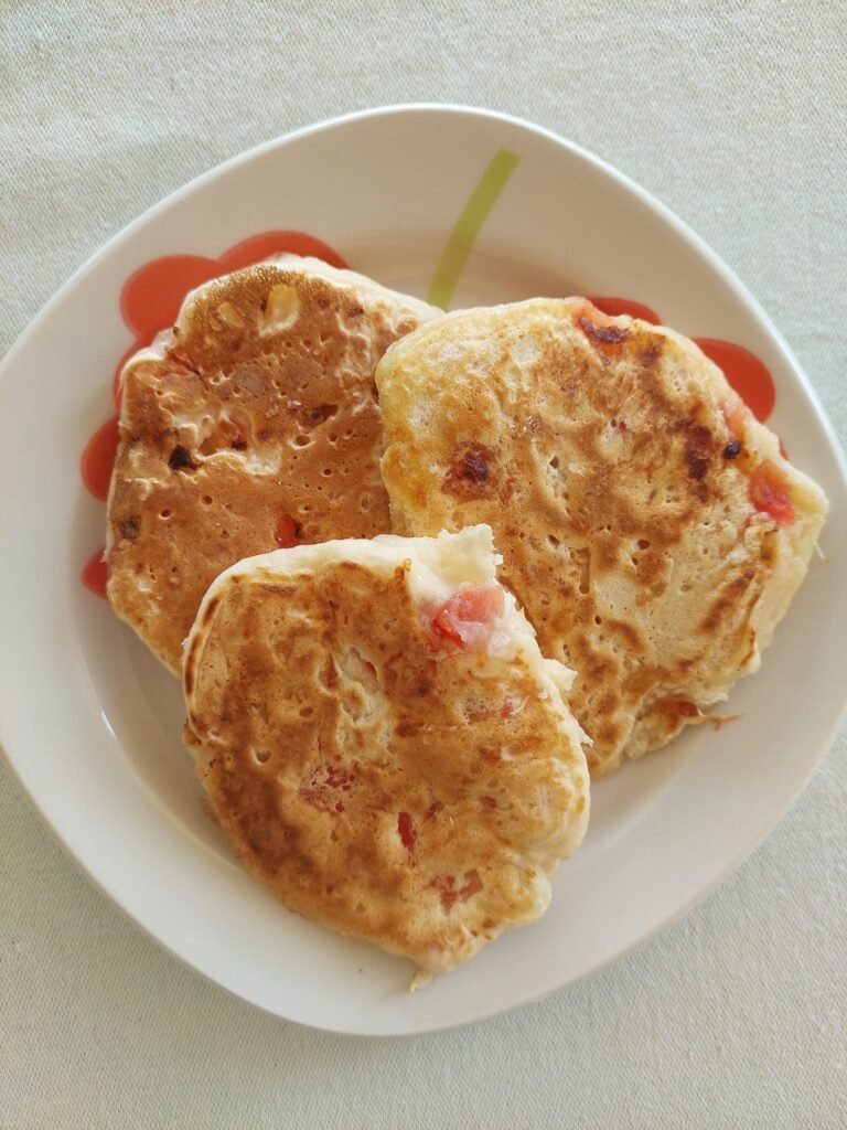 PANCAKE ΜΕ ΤΥΡΙ ΚΑΙ ΝΤΟΜΑΤΑ (Από Χ. Βουτσάκη)